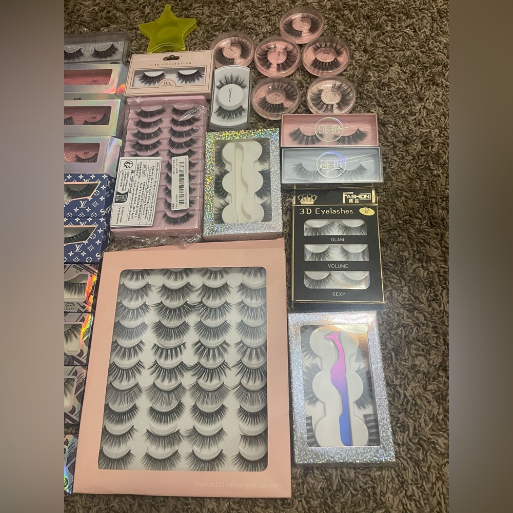 False Lashes 💓 - Picture 3 of 4